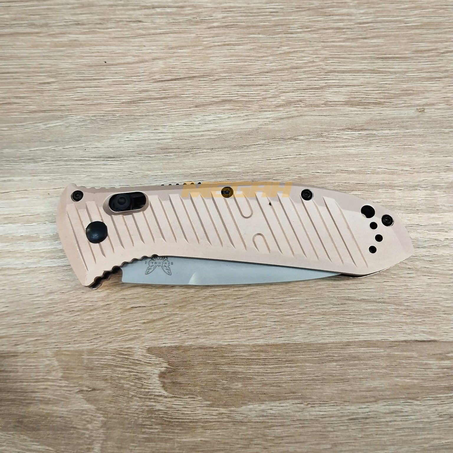 PISAU LIPAT BENCHMADE AUTOMATIC PRESIDIO PINK