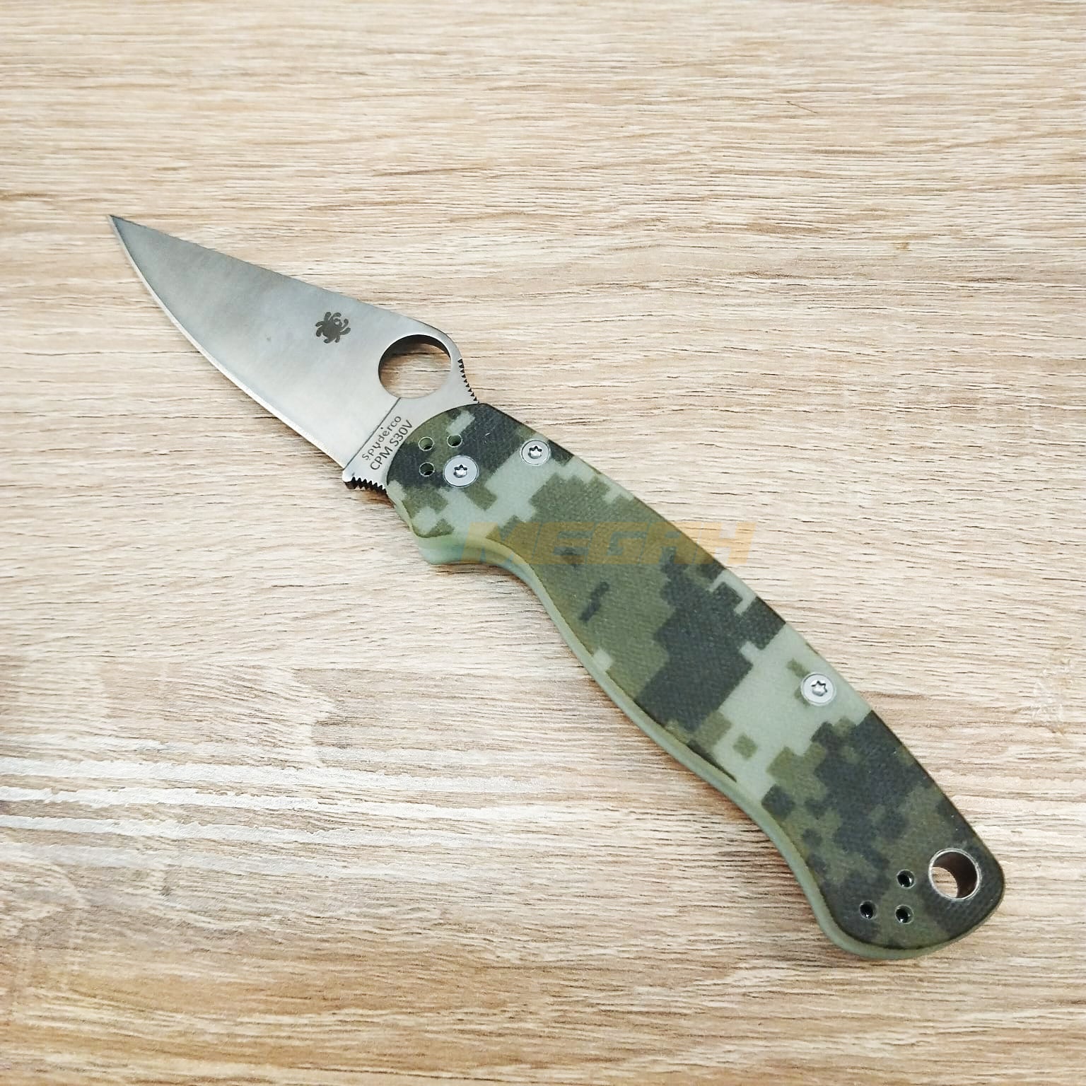 PISAU LIPAT SPYDERCO / PISAU OUTDOOR / PISAU SURVIVAL CAMO