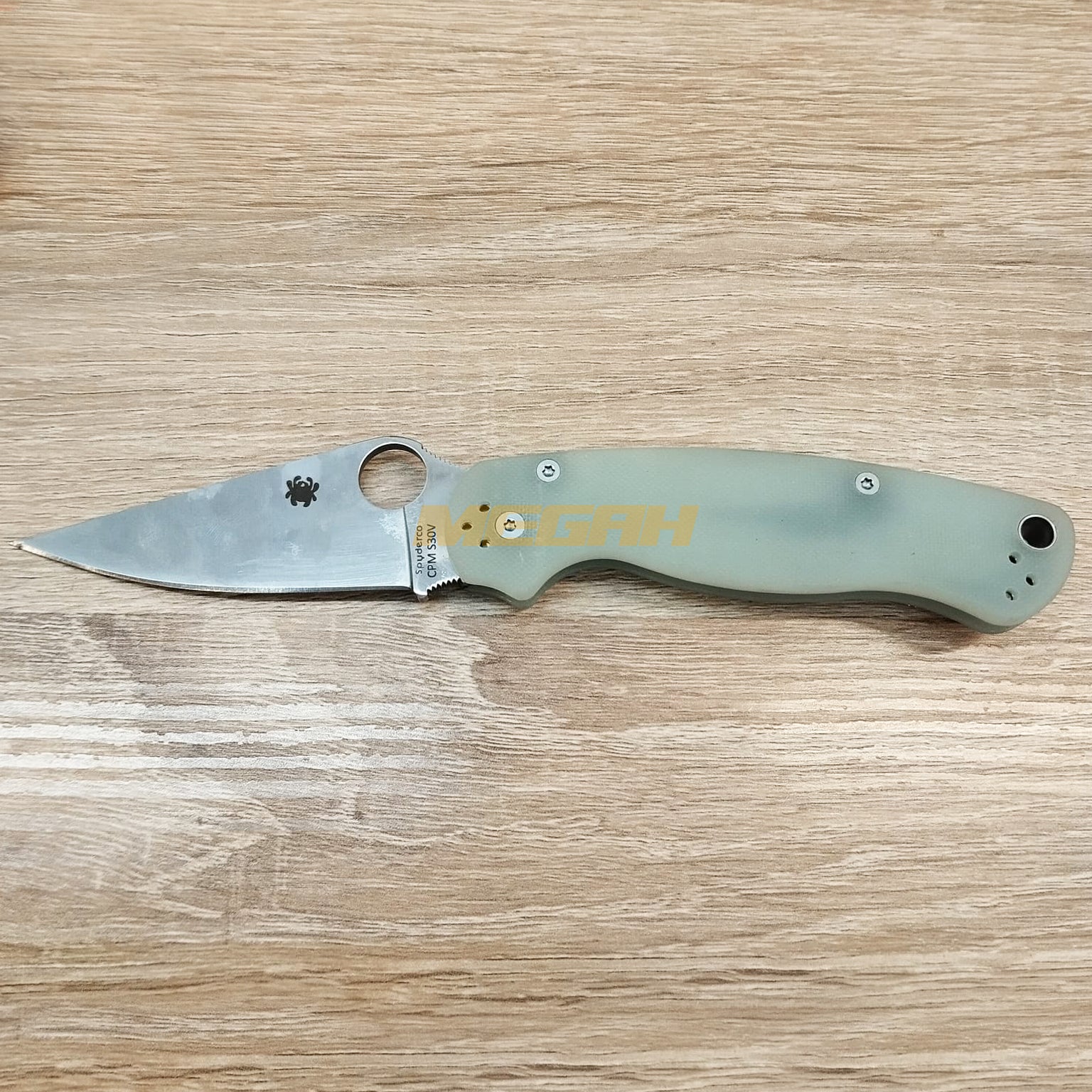 PISAU LIPAT SPYDERCO / PISAU OUTDOOR / PISAU SURVIVAL LIGHT GREEN