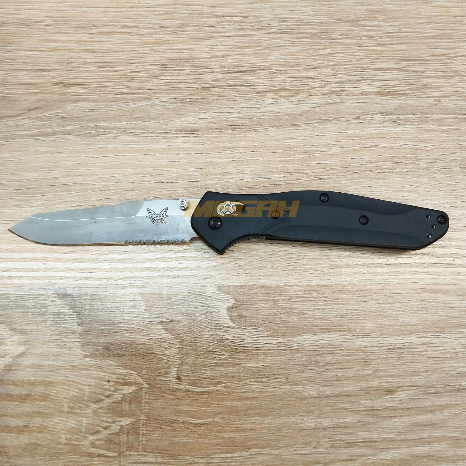 PISAU LIPAT BENCHMADE OSBORNE BLACK SERRATED