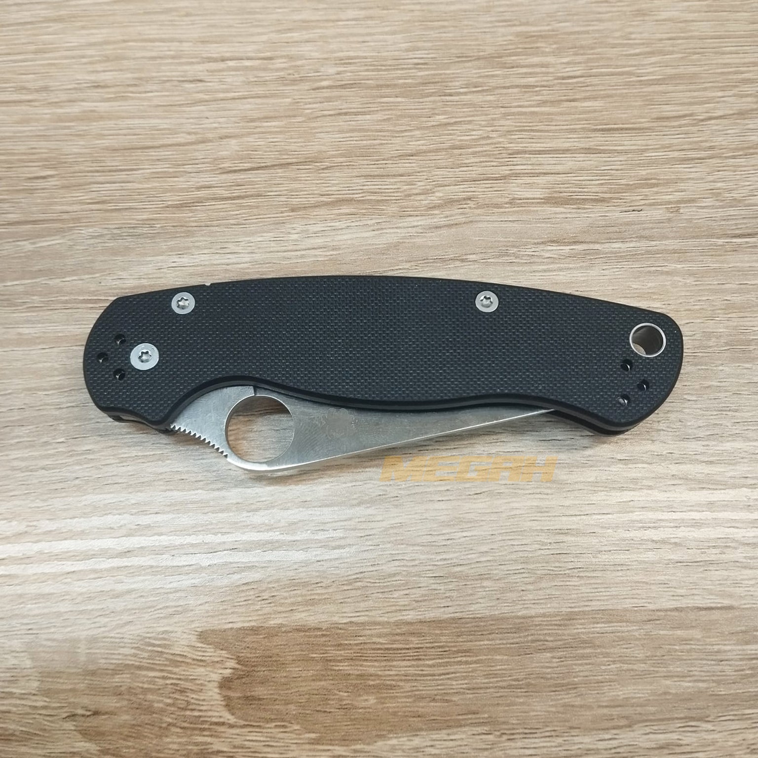 PISAU LIPAT SPYDERCO / PISAU OUTDOOR / PISAU SURVIVAL BLACK