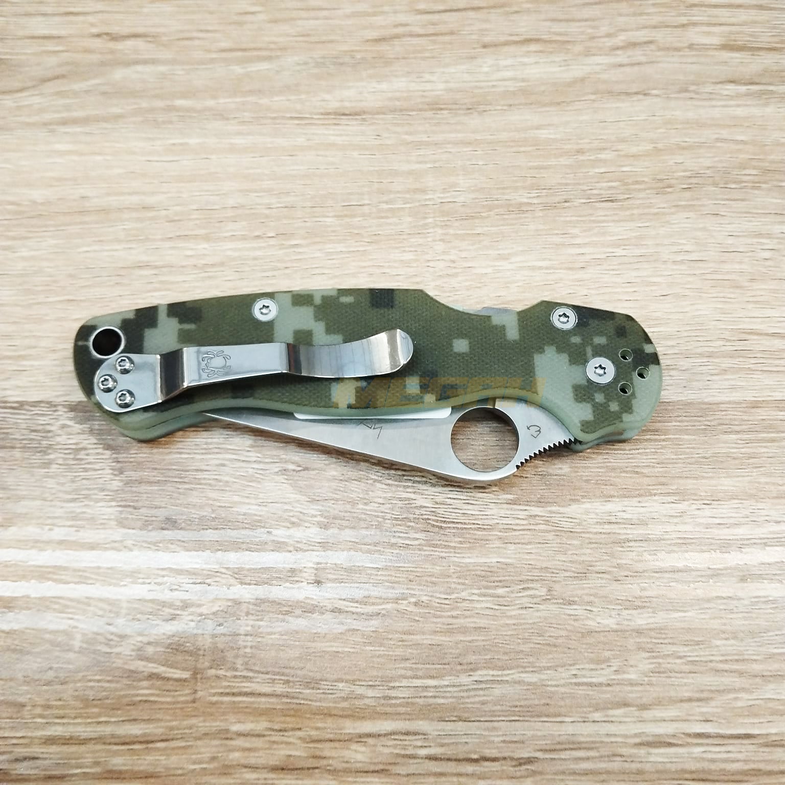 PISAU LIPAT SPYDERCO / PISAU OUTDOOR / PISAU SURVIVAL CAMO