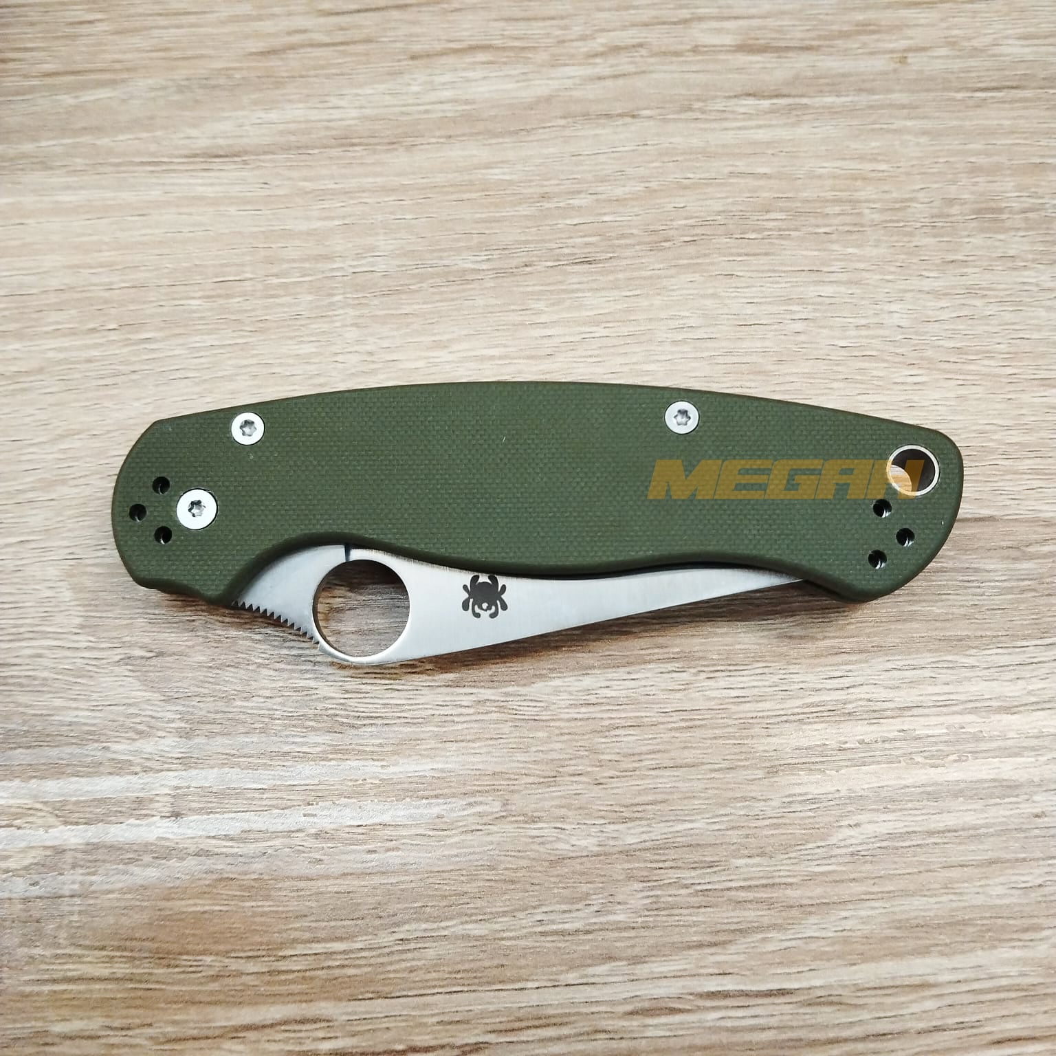 PISAU LIPAT SPYDERCO / PISAU OUTDOOR / PISAU SURVIVAL GREEN
